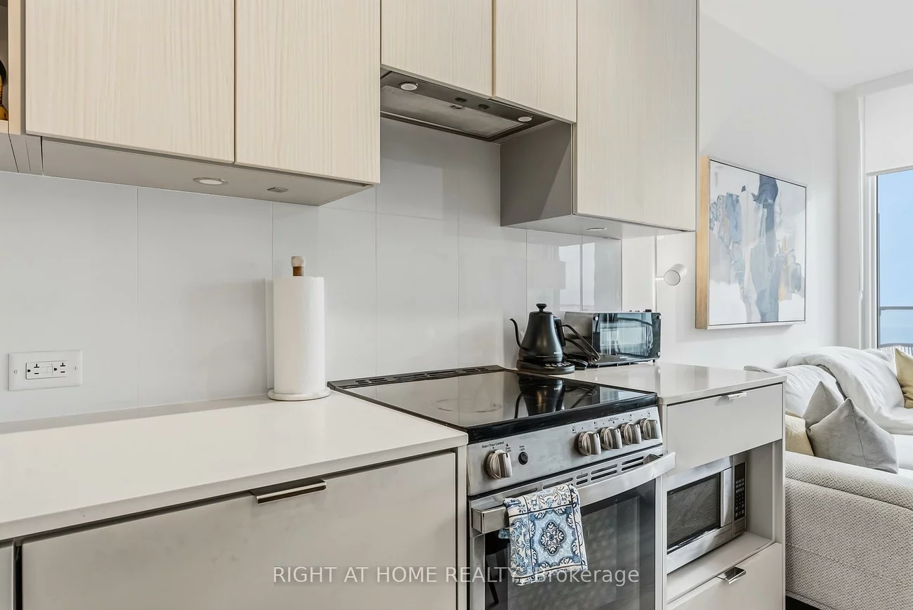 3883, Quartz, City Centre, Mississauga