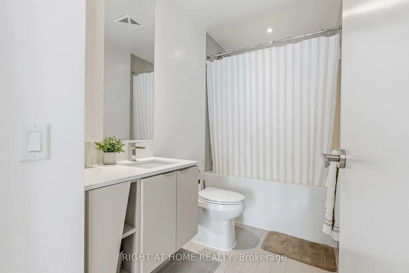 3883, Quartz, City Centre, Mississauga