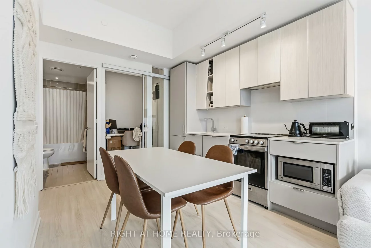 3883, Quartz, City Centre, Mississauga