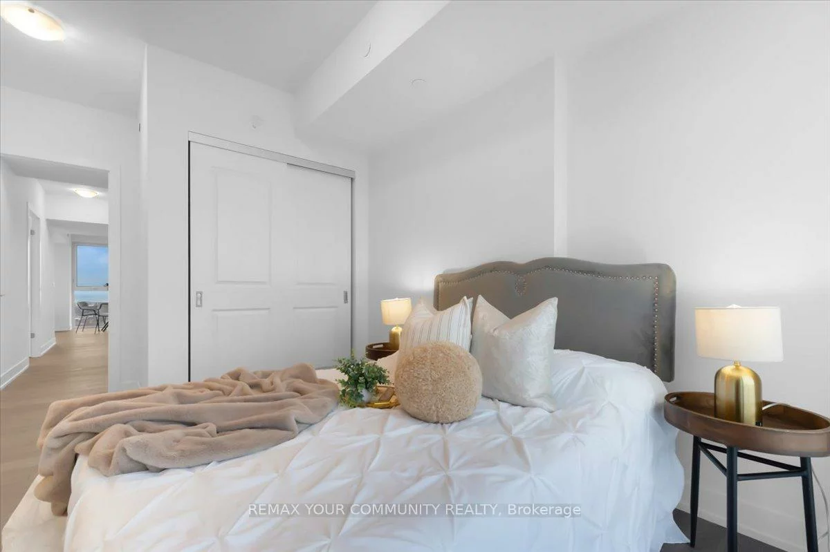 1063, Douglas McCurdy Common, Lakeview, Mississauga