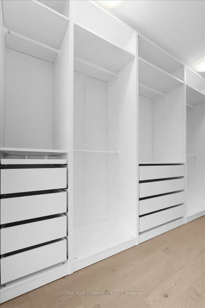 1063, Douglas McCurdy Common, Lakeview, Mississauga