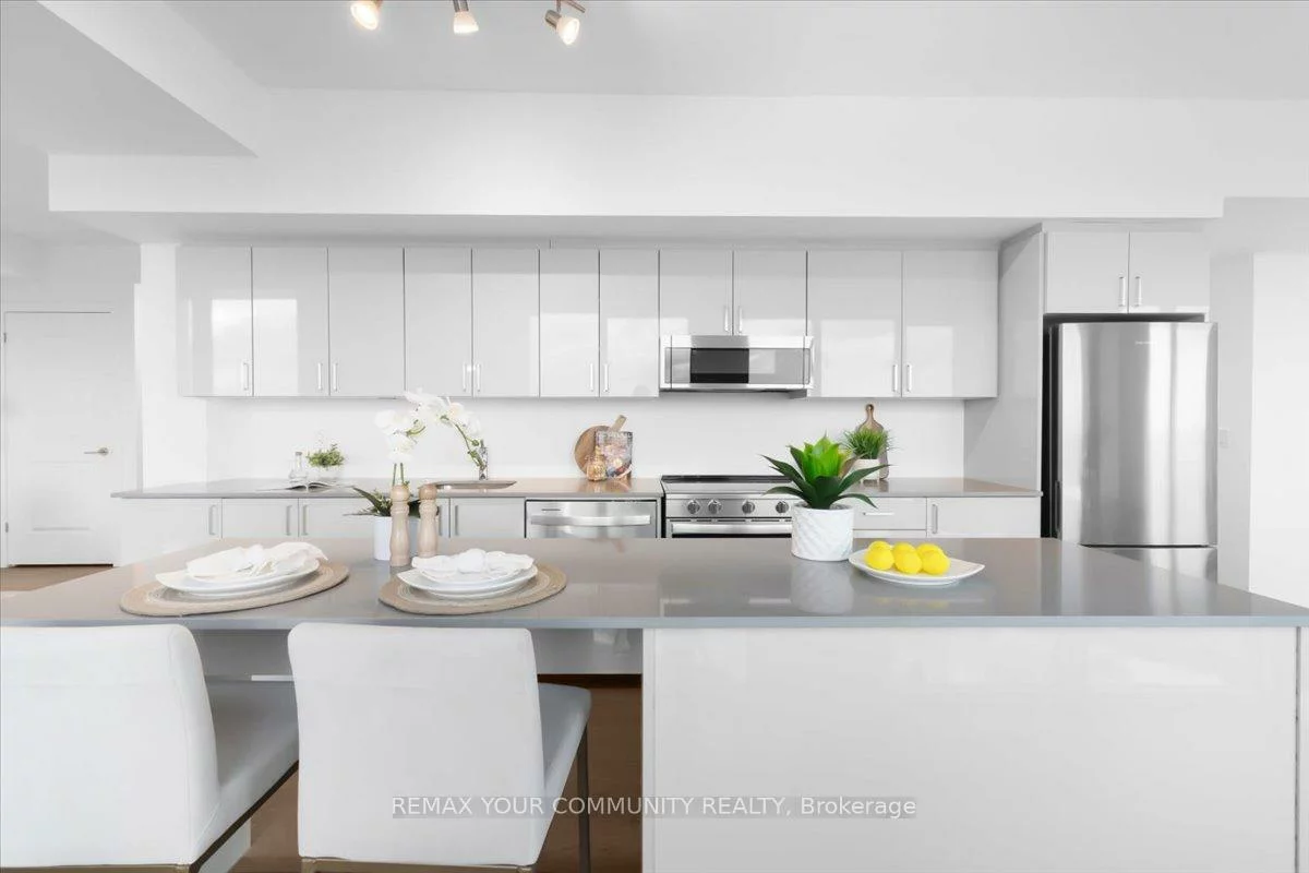 1063, Douglas McCurdy Common, Lakeview, Mississauga