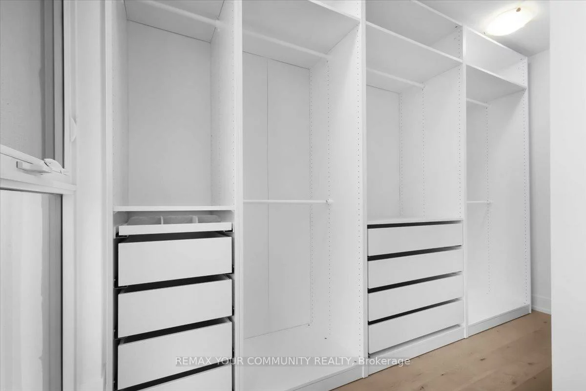 1063, Douglas McCurdy Common, Lakeview, Mississauga