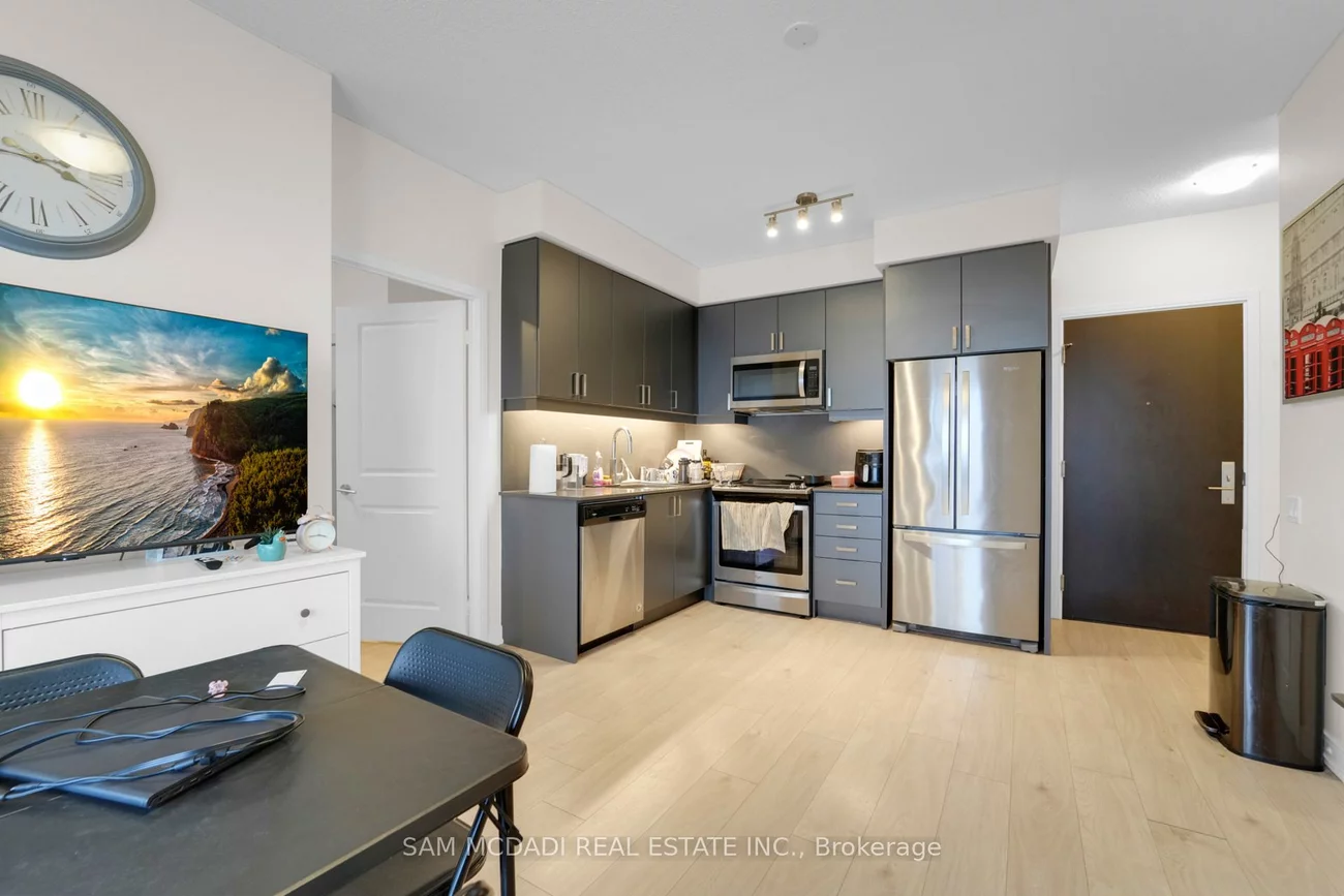 8, Nahani, Hurontario, Mississauga