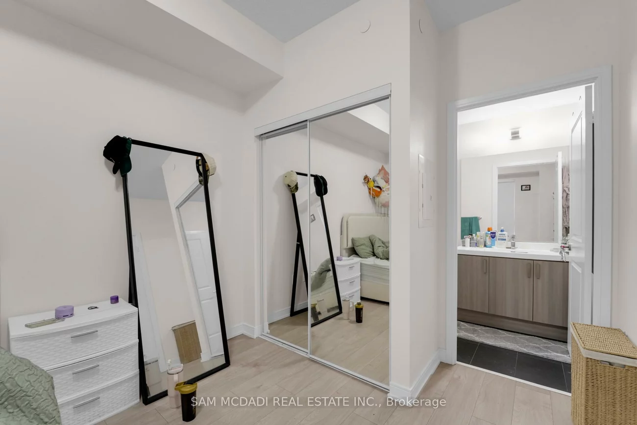 8, Nahani, Hurontario, Mississauga