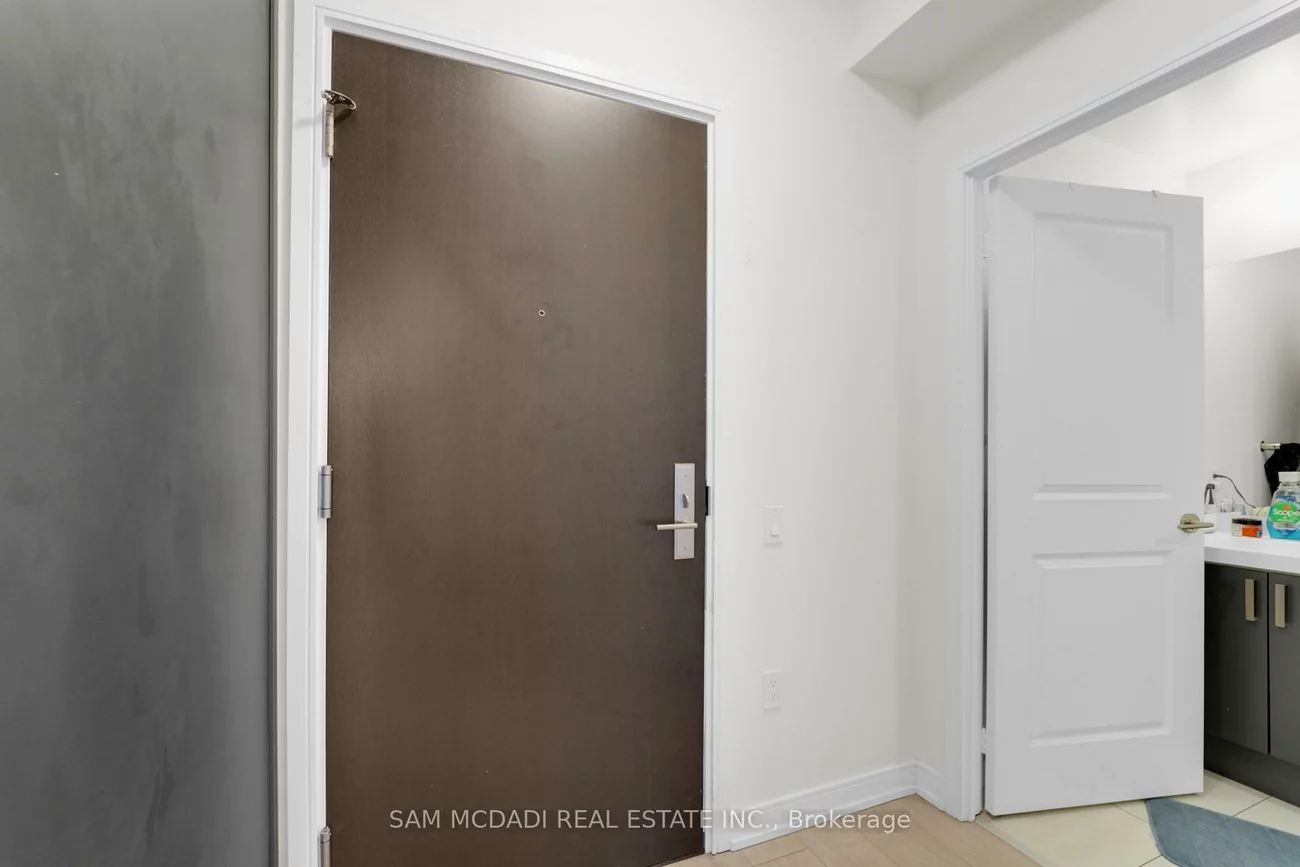 8, Nahani, Hurontario, Mississauga