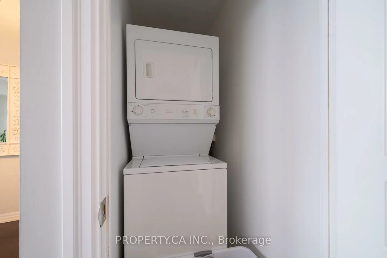223, Webb, City Centre, Mississauga