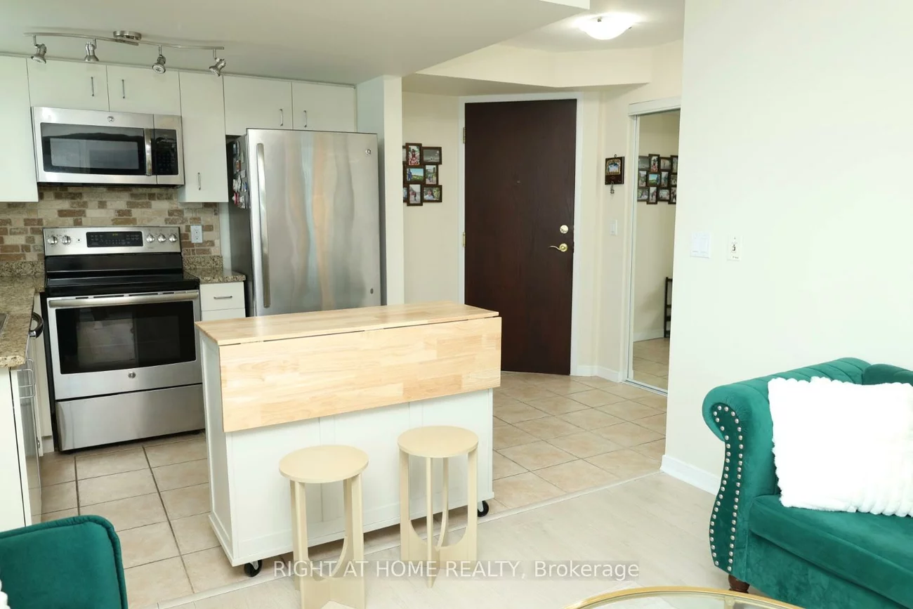 2565, Erin Centre, Central Erin Mills, Mississauga