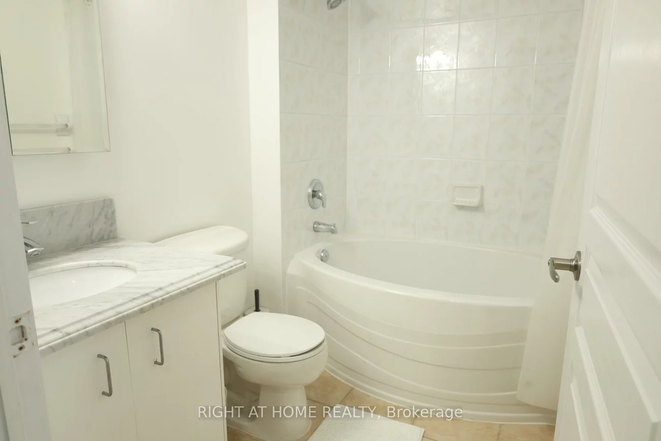 2565, Erin Centre, Central Erin Mills, Mississauga