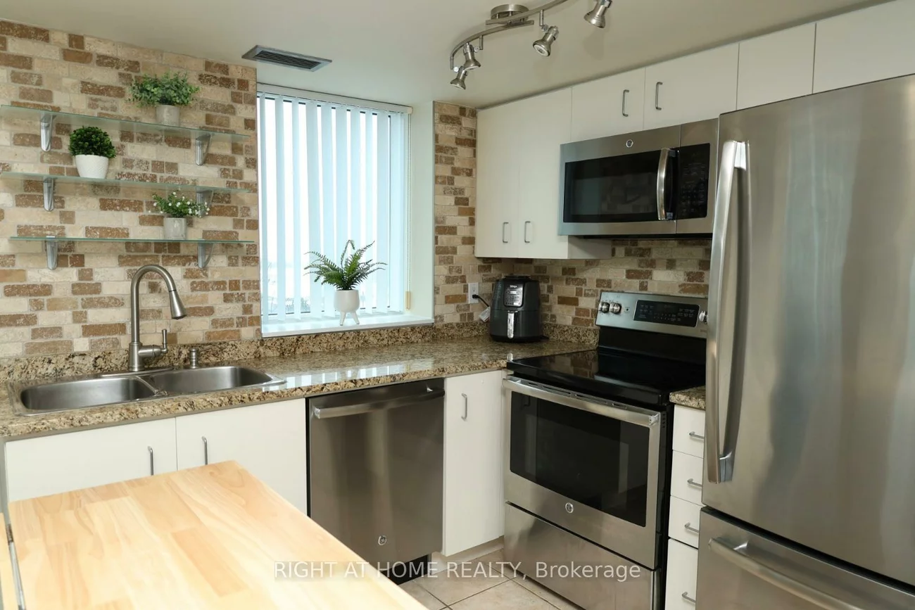 2565, Erin Centre, Central Erin Mills, Mississauga