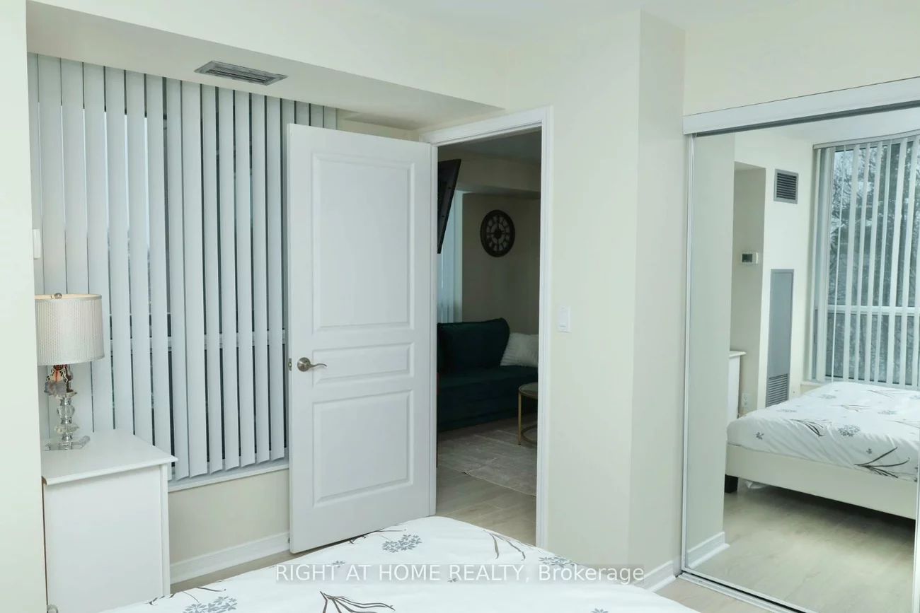 2565, Erin Centre, Central Erin Mills, Mississauga