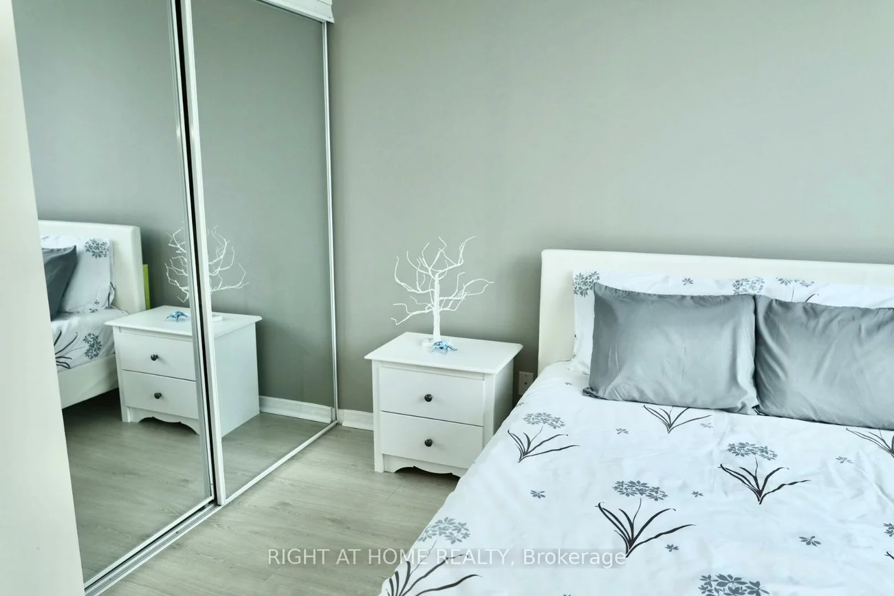 2565, Erin Centre, Central Erin Mills, Mississauga