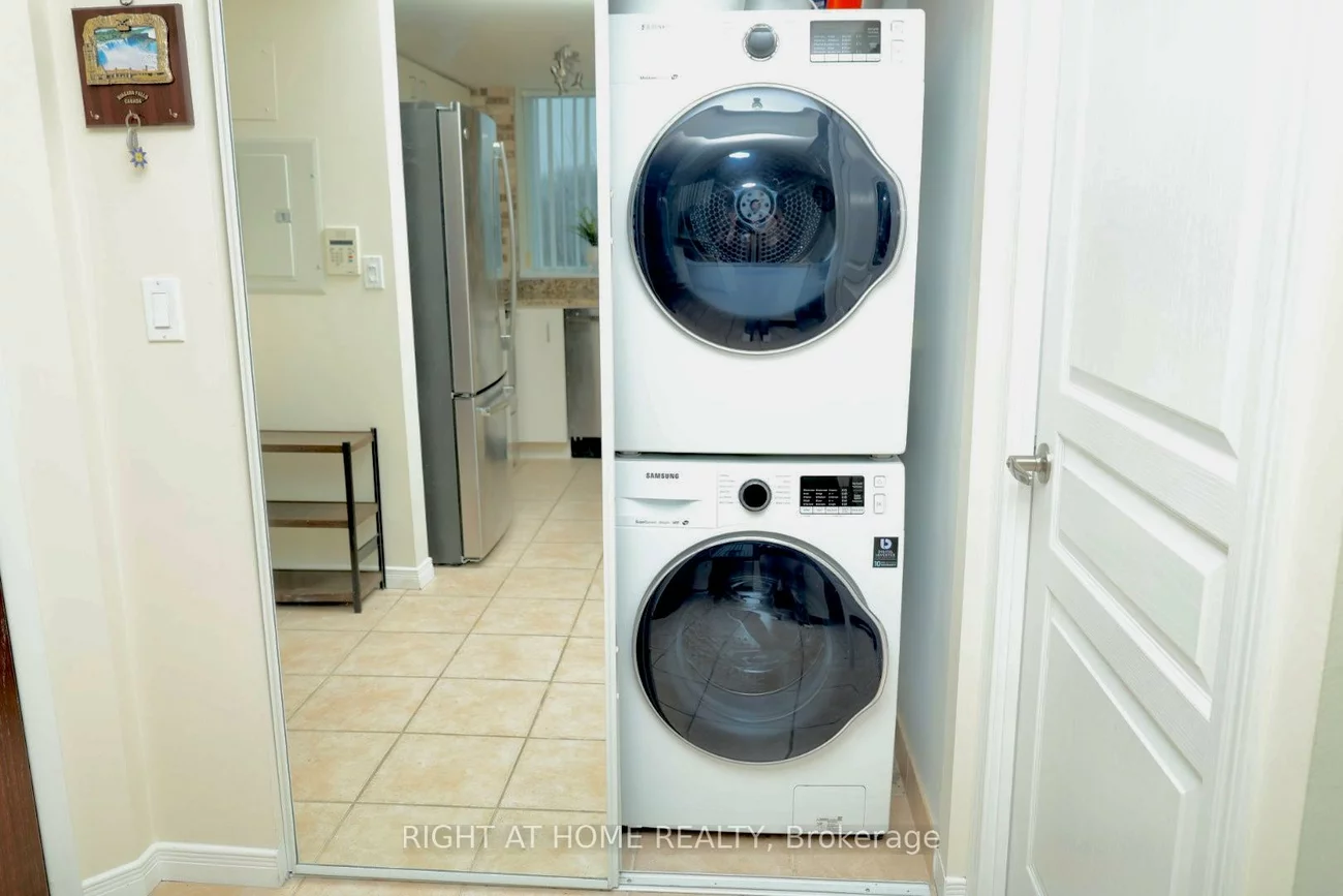 2565, Erin Centre, Central Erin Mills, Mississauga