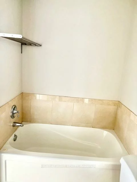 1055, Southdown, Clarkson, Mississauga