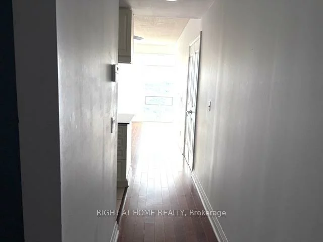 1055, Southdown, Clarkson, Mississauga