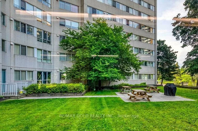 3700, Kaneff, Mississauga Valleys, Mississauga