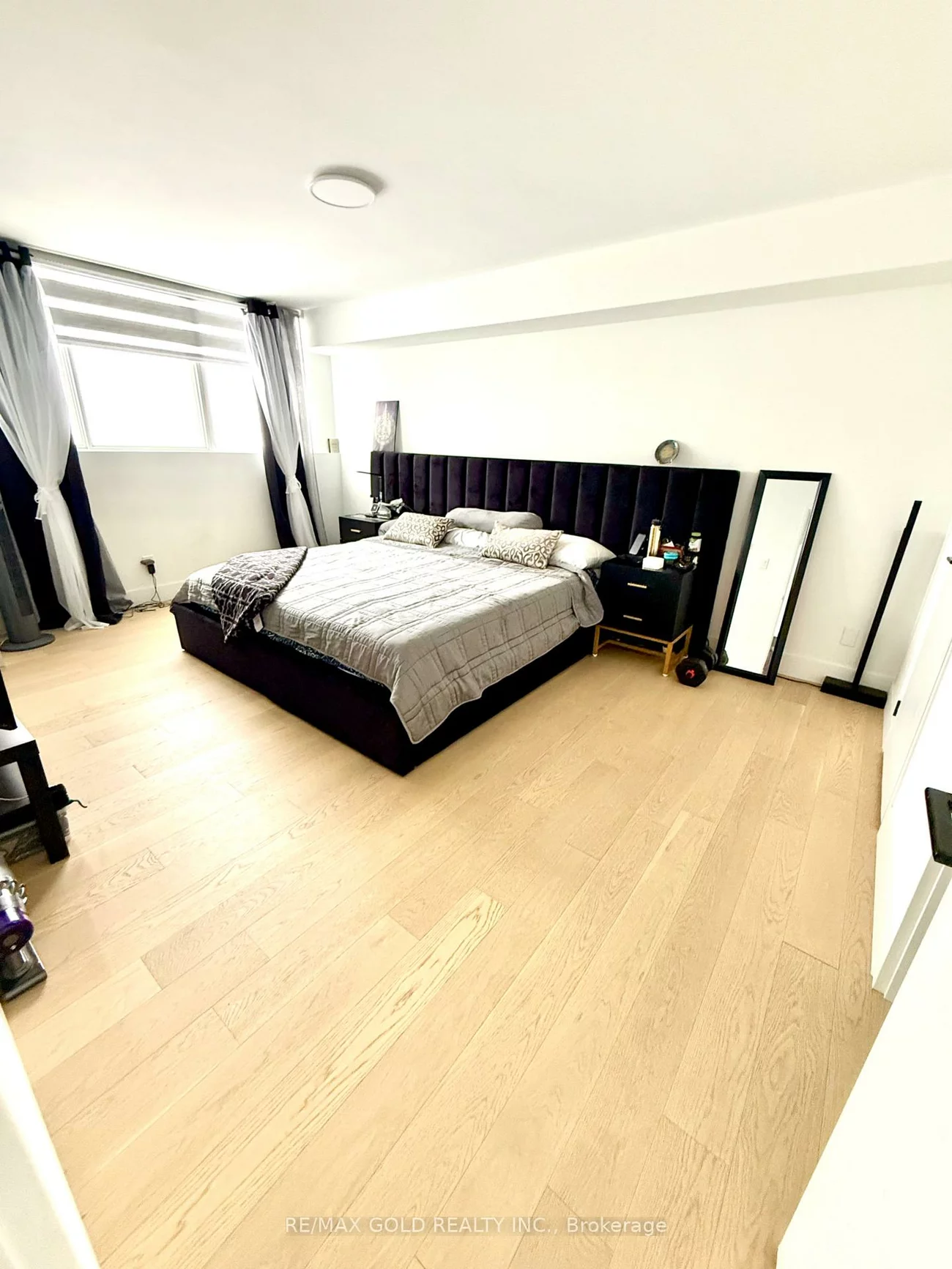 3700, Kaneff, Mississauga Valleys, Mississauga