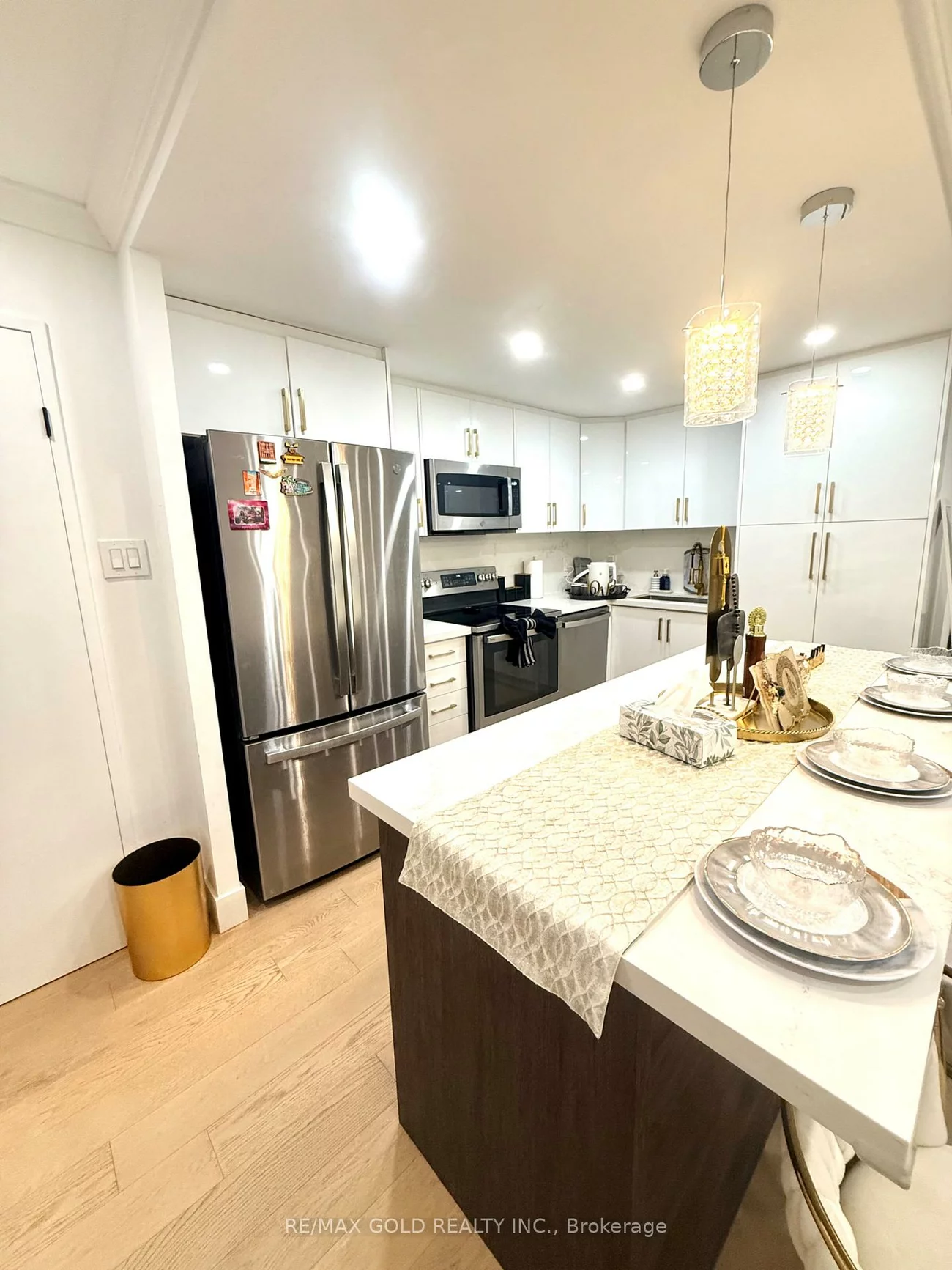 3700, Kaneff, Mississauga Valleys, Mississauga