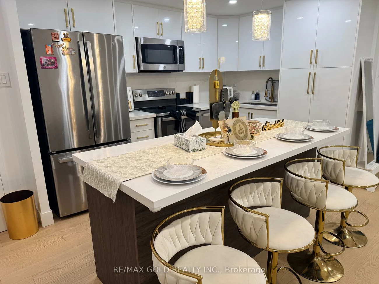 3700, Kaneff, Mississauga Valleys, Mississauga