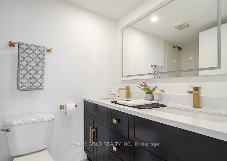 3700, Kaneff, Mississauga Valleys, Mississauga