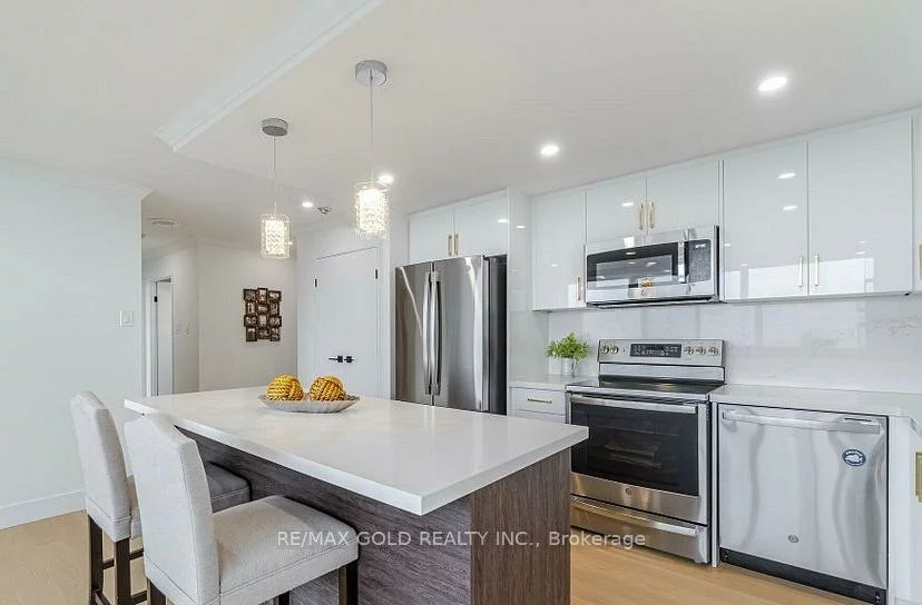 3700, Kaneff, Mississauga Valleys, Mississauga