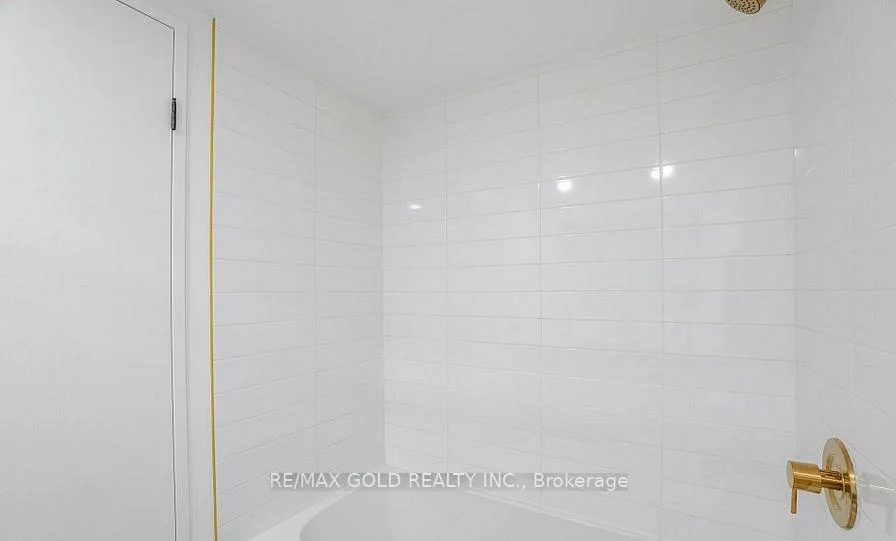 3700, Kaneff, Mississauga Valleys, Mississauga