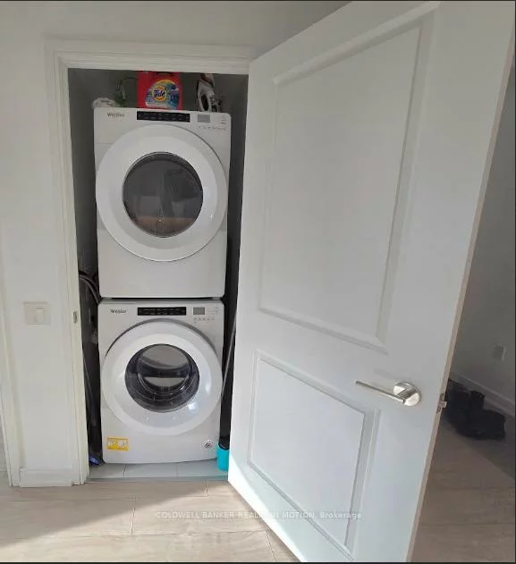 8, Nahani, Hurontario, Mississauga