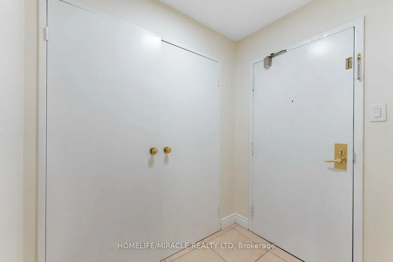 3700, Kaneff, Mississauga Valleys, Mississauga