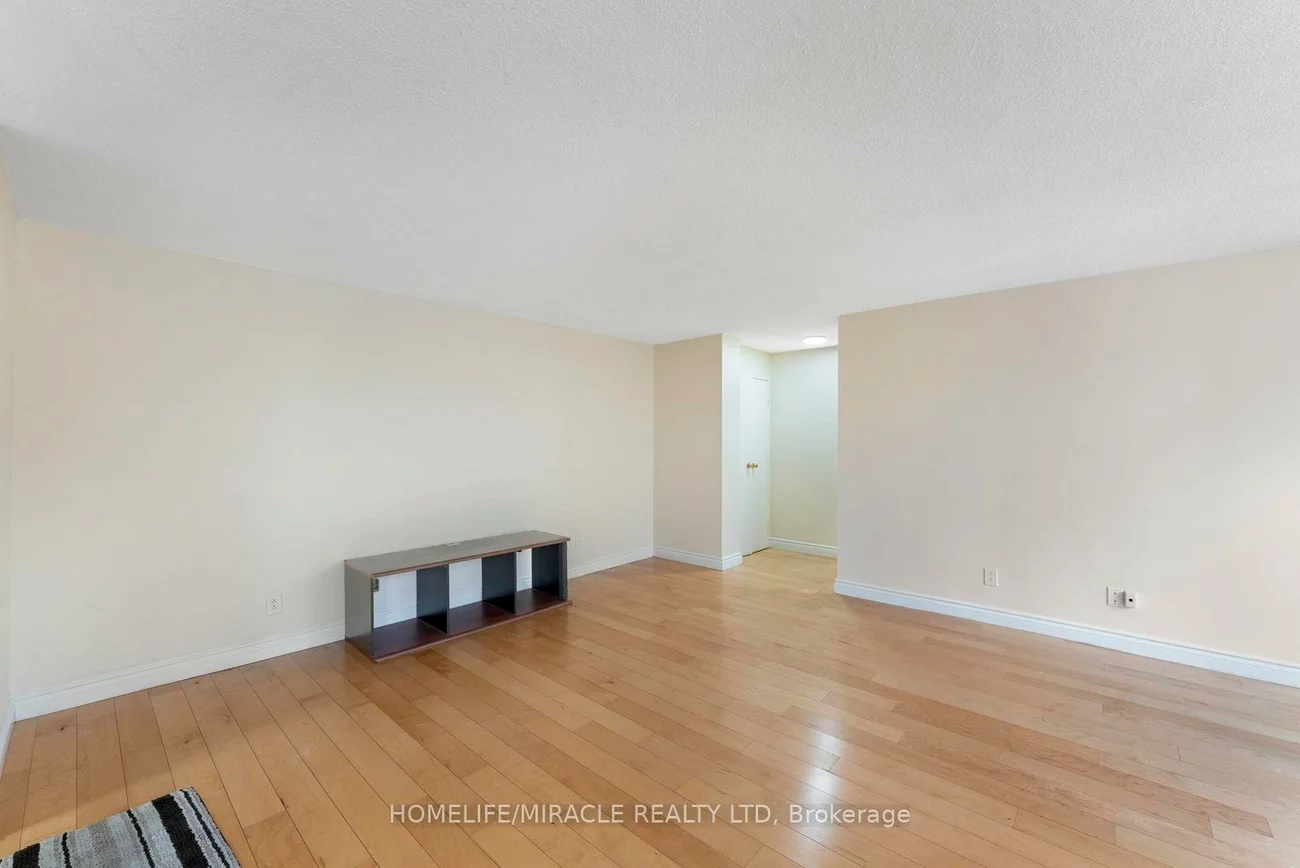 3700, Kaneff, Mississauga Valleys, Mississauga