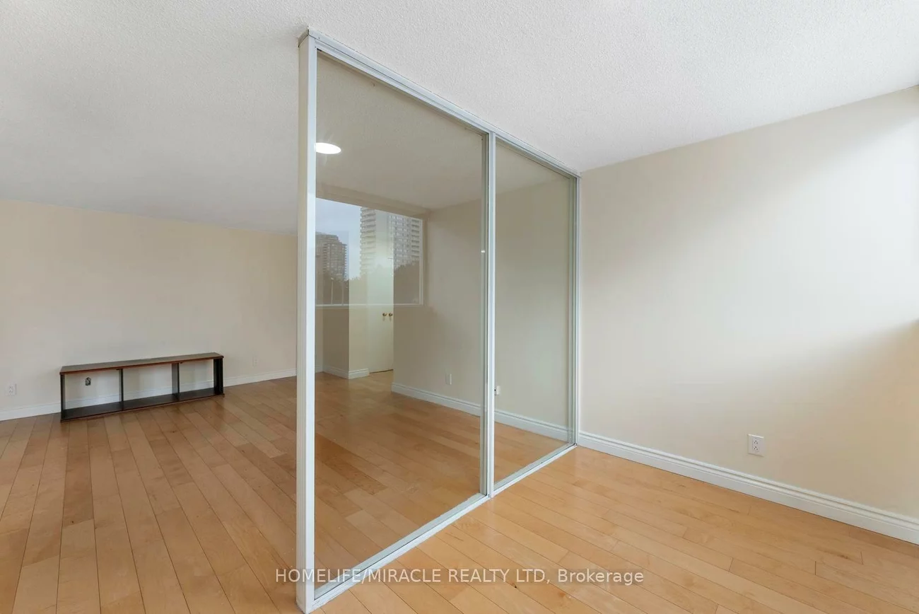 3700, Kaneff, Mississauga Valleys, Mississauga