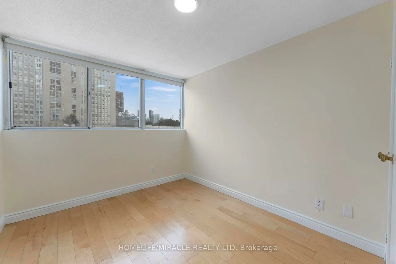 3700, Kaneff, Mississauga Valleys, Mississauga