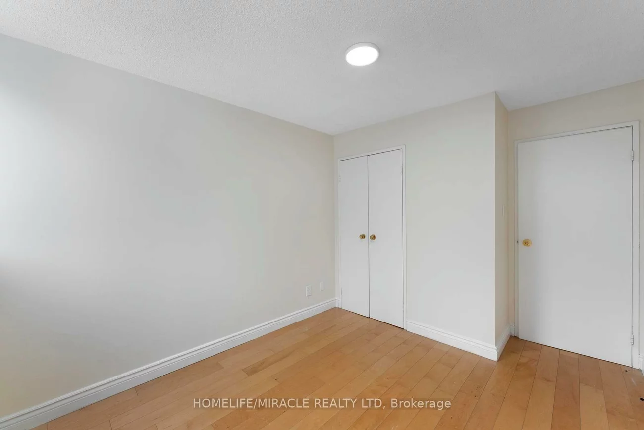 3700, Kaneff, Mississauga Valleys, Mississauga