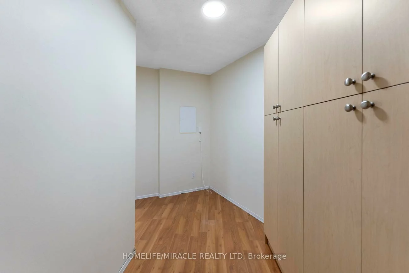 3700, Kaneff, Mississauga Valleys, Mississauga