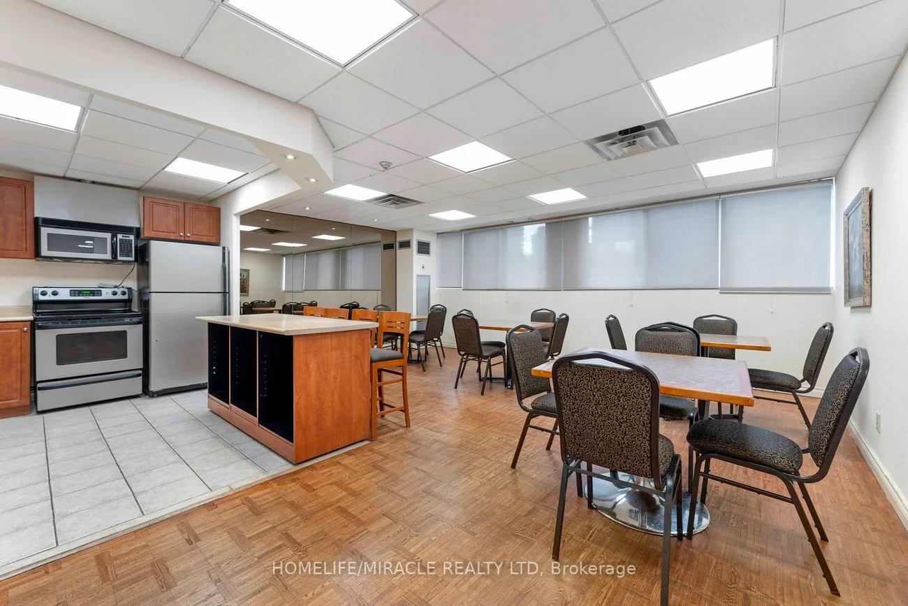 3700, Kaneff, Mississauga Valleys, Mississauga