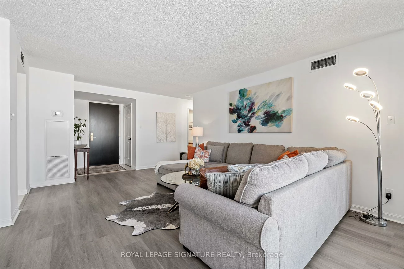 55, Kingsbridge Garden, Hurontario, Mississauga