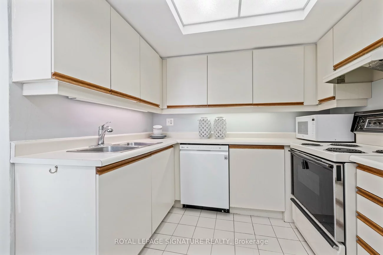 55, Kingsbridge Garden, Hurontario, Mississauga