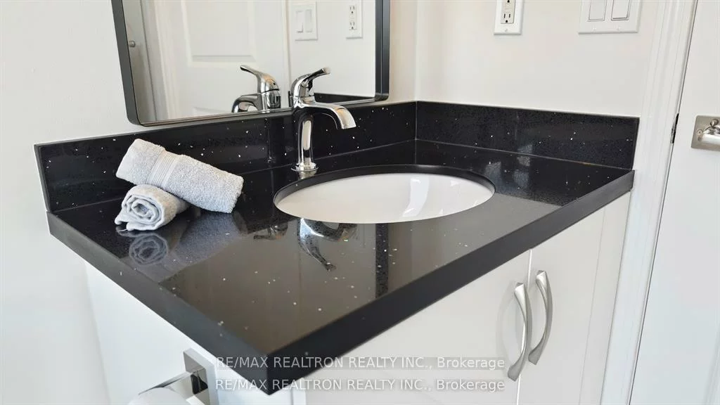 2585, Erin Centre, Central Erin Mills, Mississauga