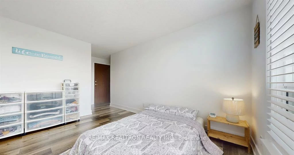 2585, Erin Centre, Central Erin Mills, Mississauga