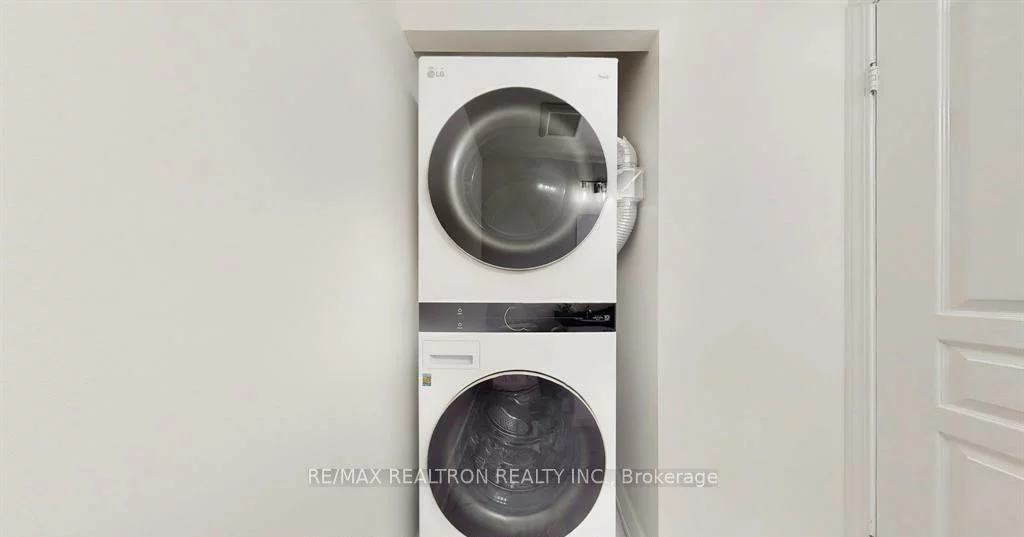 2585, Erin Centre, Central Erin Mills, Mississauga