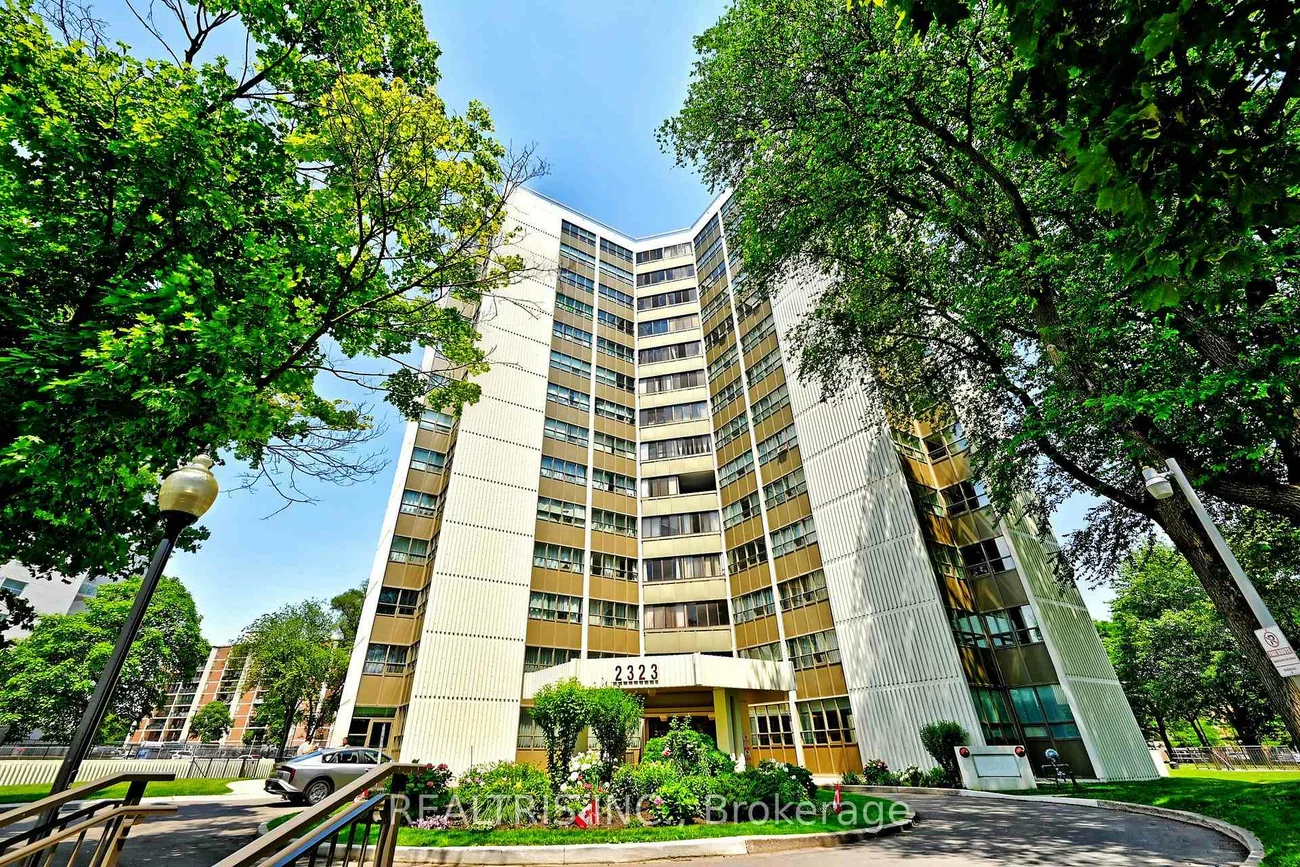 2323, Confederation, Cooksville, Mississauga