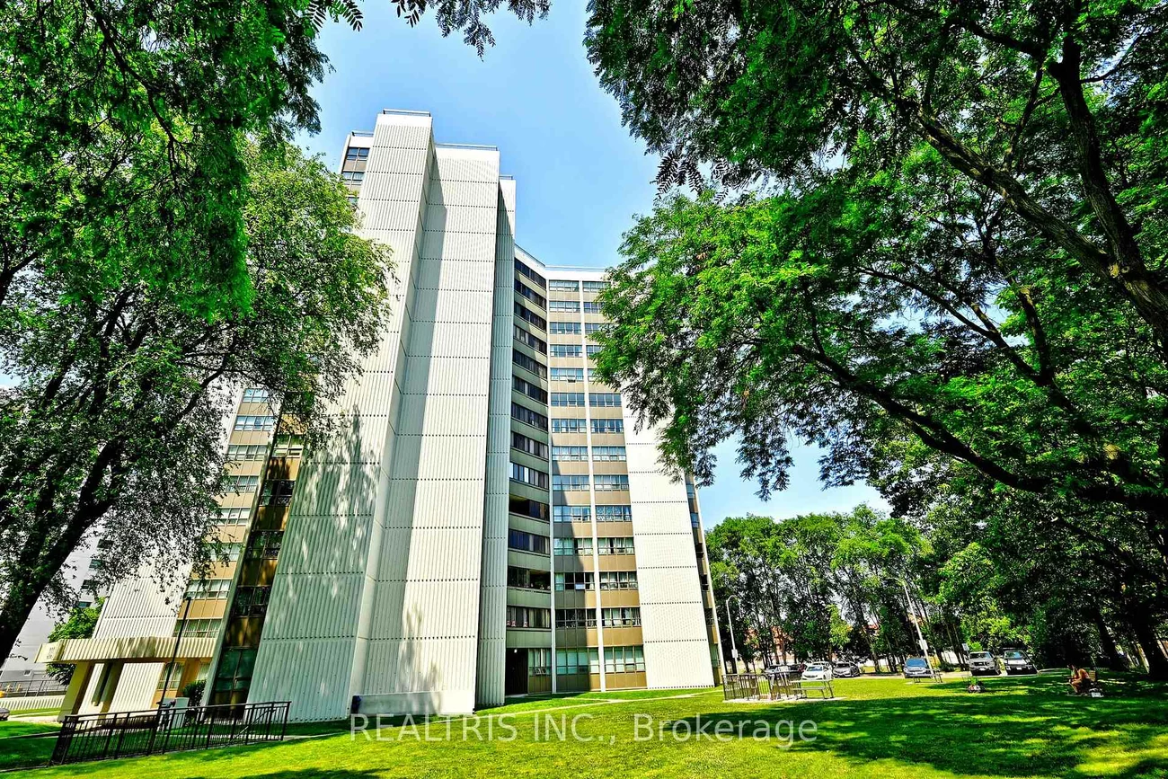 2323, Confederation, Cooksville, Mississauga