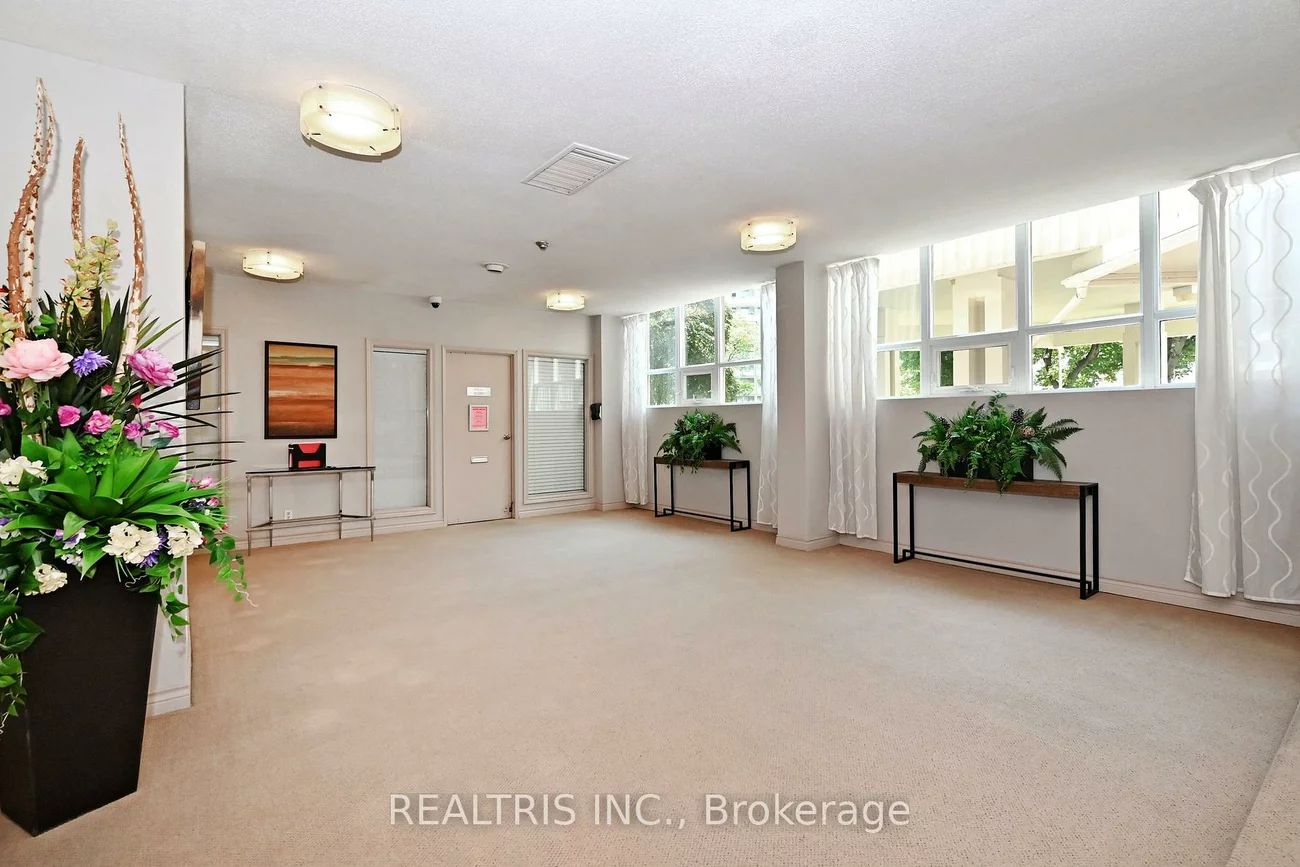 2323, Confederation, Cooksville, Mississauga
