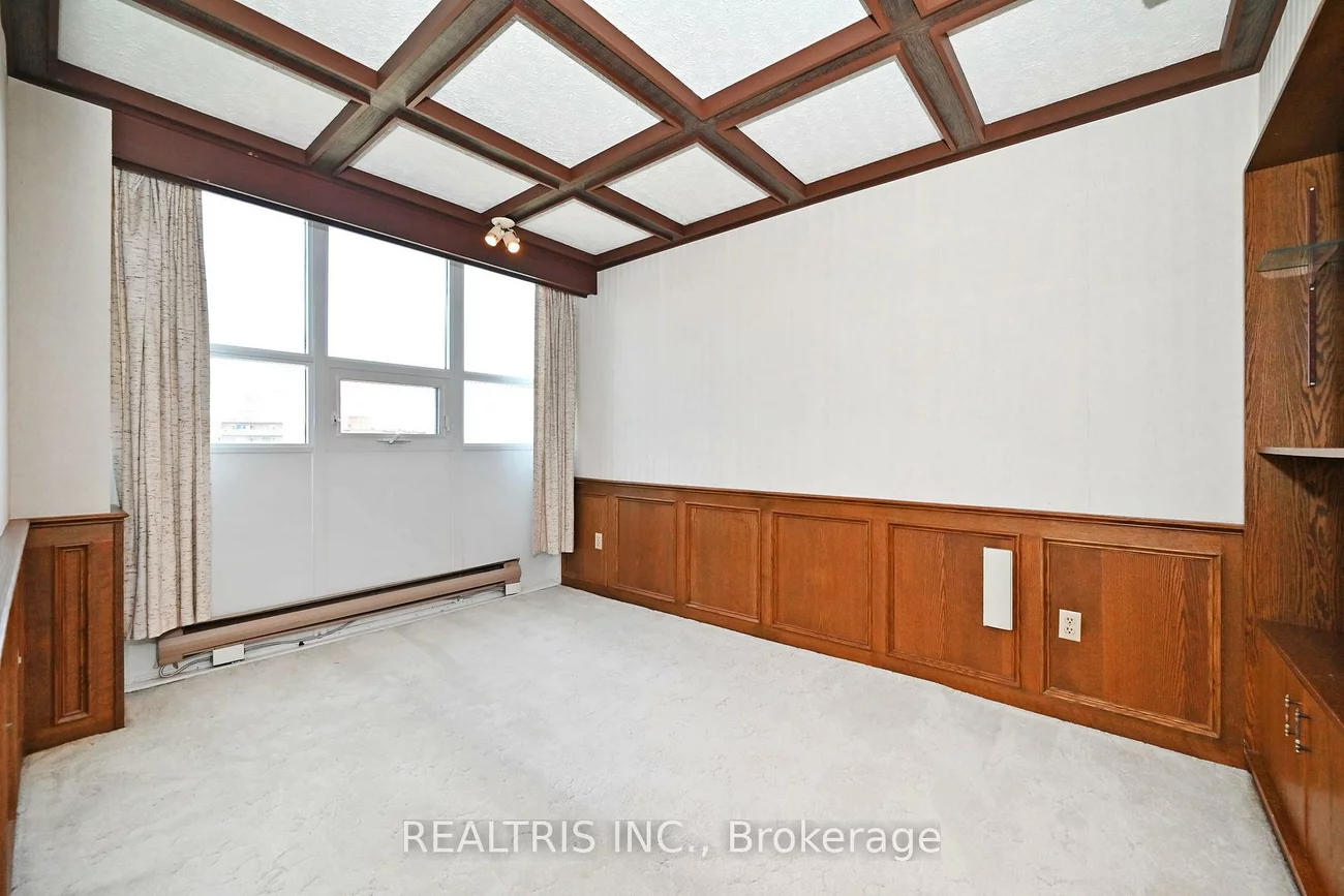 2323, Confederation, Cooksville, Mississauga