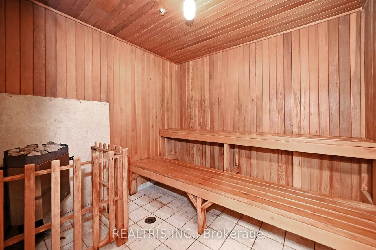 2323, Confederation, Cooksville, Mississauga