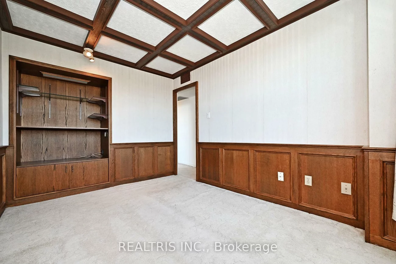 2323, Confederation, Cooksville, Mississauga