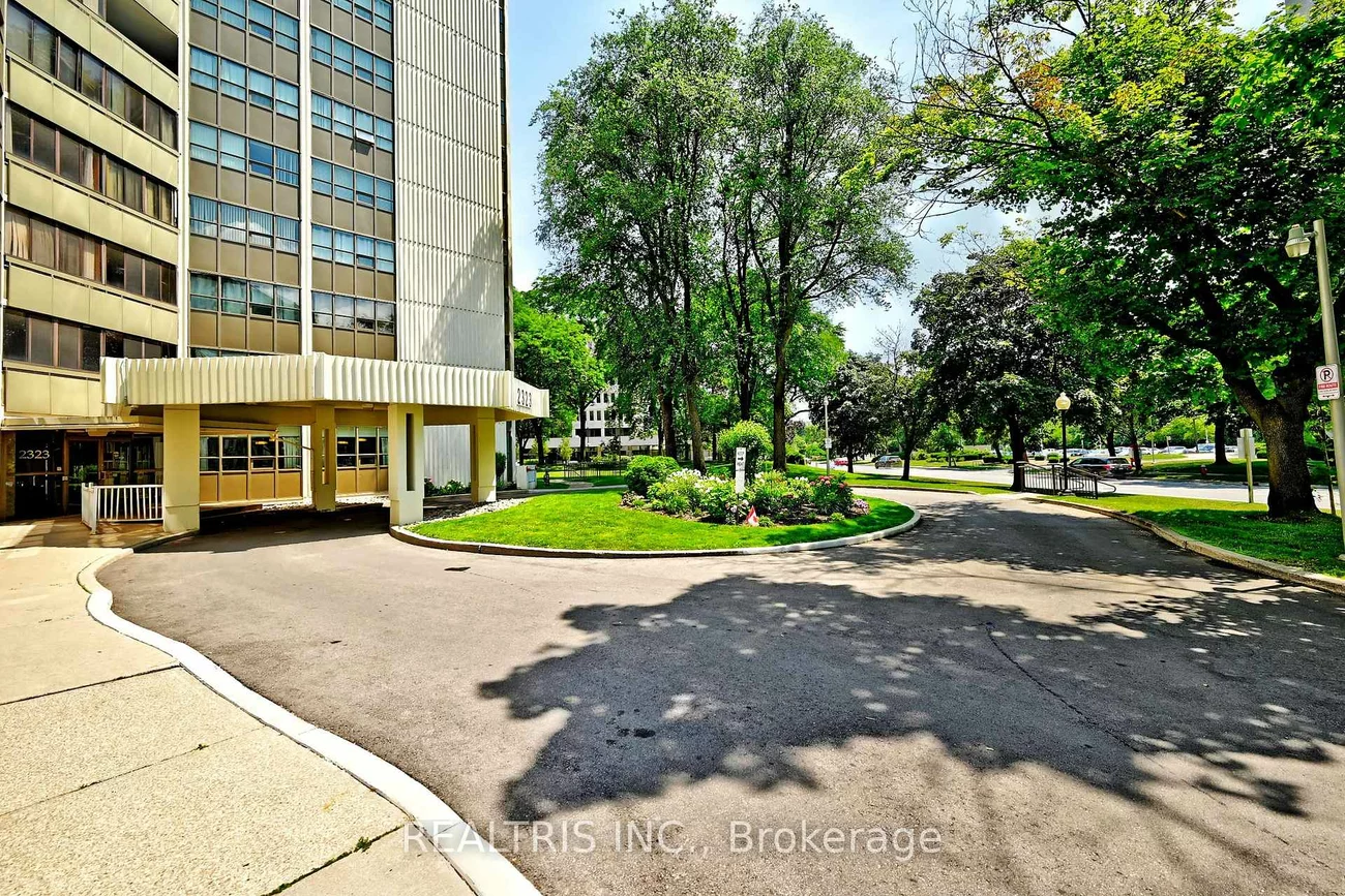 2323, Confederation, Cooksville, Mississauga