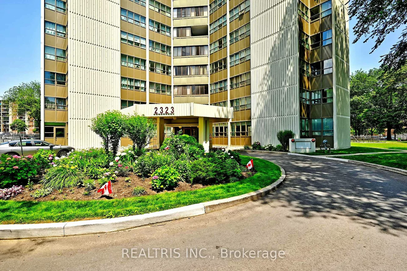 2323, Confederation, Cooksville, Mississauga