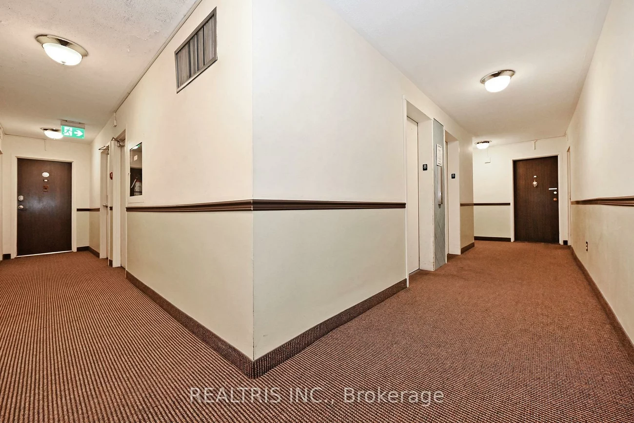 2323, Confederation, Cooksville, Mississauga
