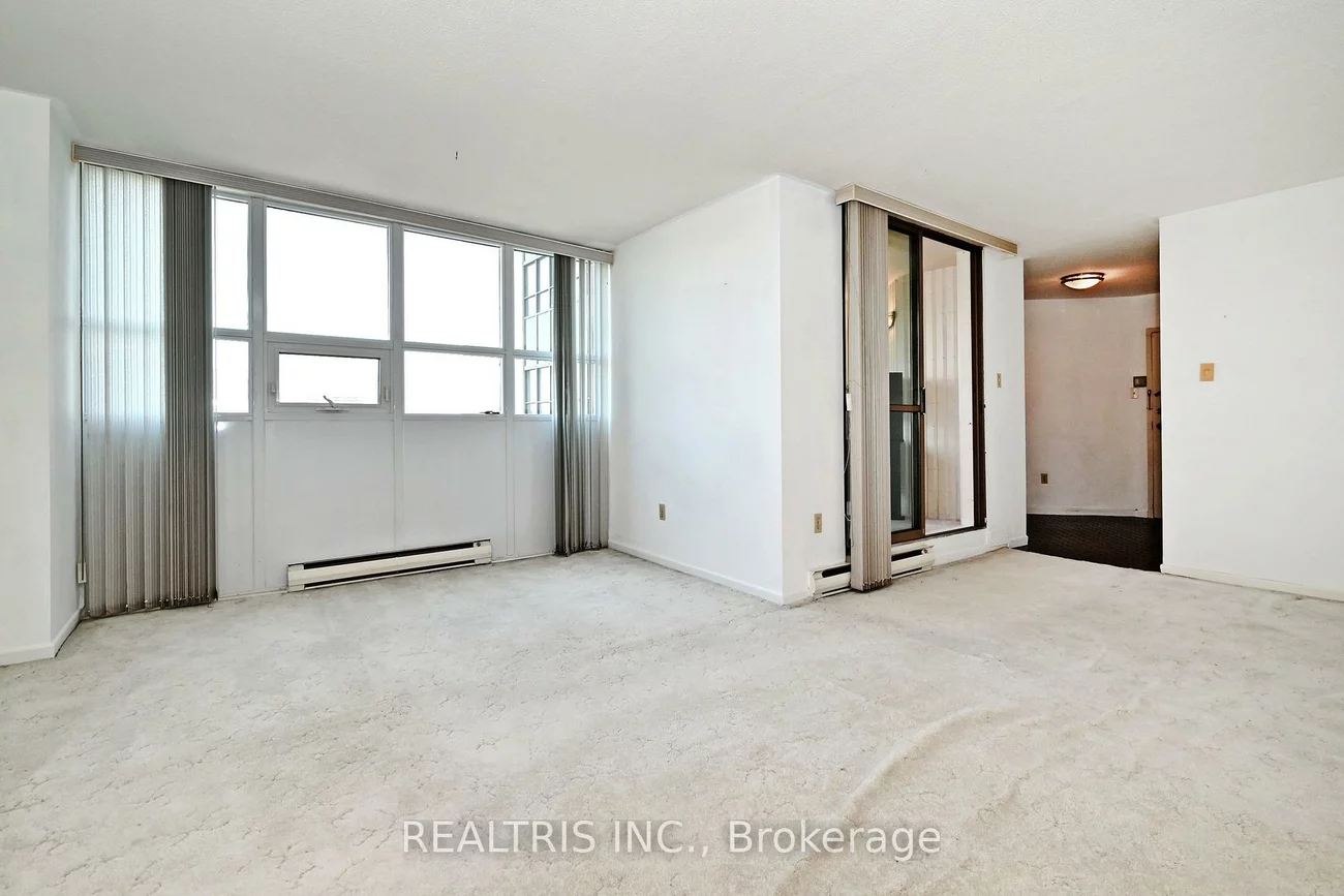 2323, Confederation, Cooksville, Mississauga
