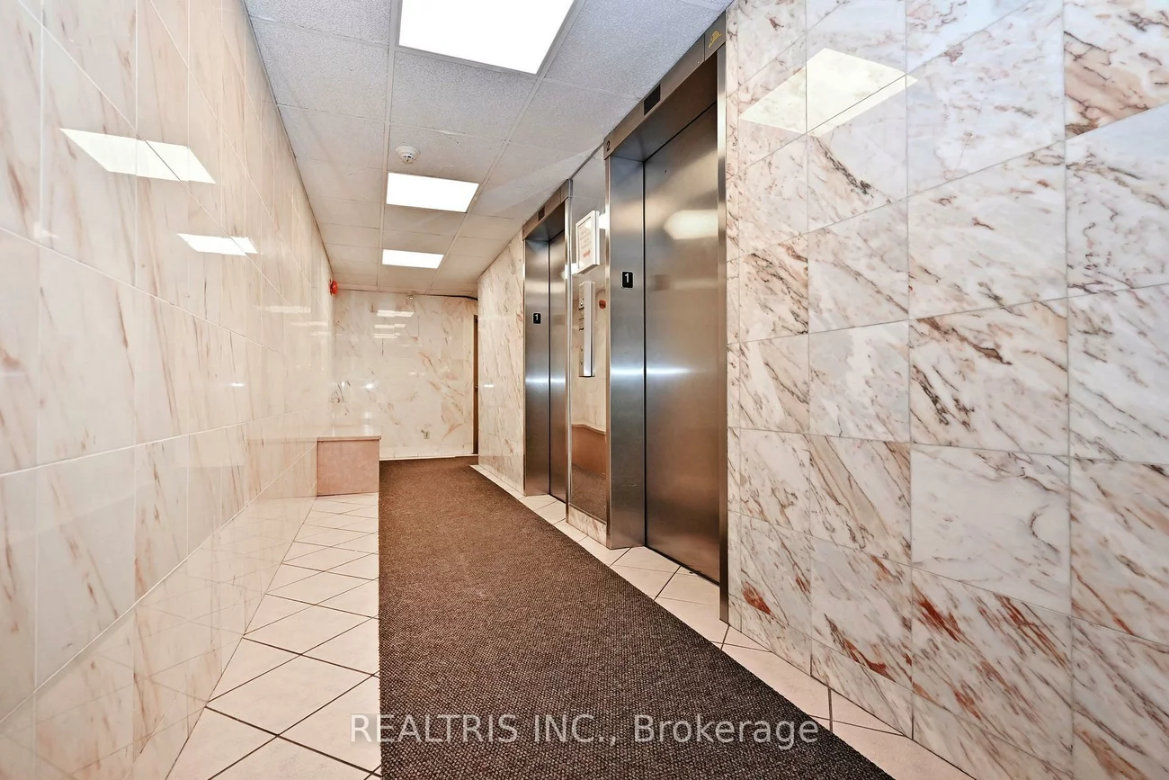 2323, Confederation, Cooksville, Mississauga
